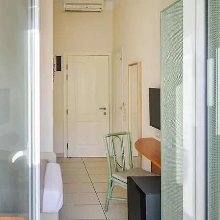 ホテル Acquamarina ベラーリア・イジェア・マリーナ