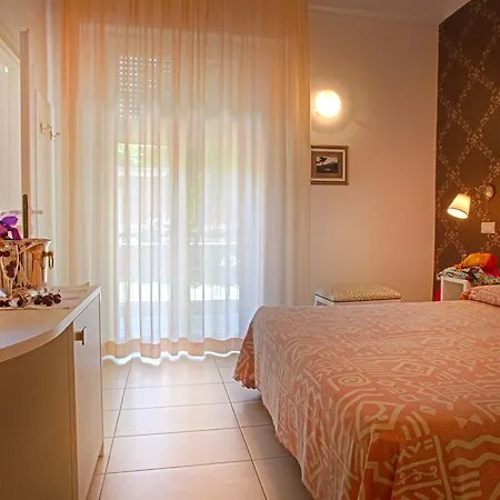 ホテル Acquamarina 3*