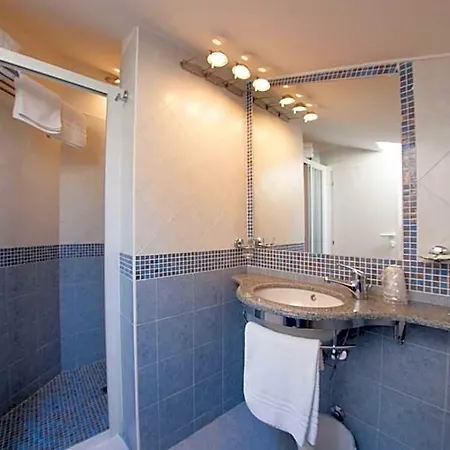 Acquamarina מלון 3*