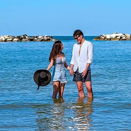 מלון Acquamarina